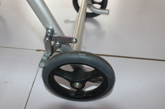 เก้าอี้ล้อมือสําหรับผู้สูงอายุที่พับได้