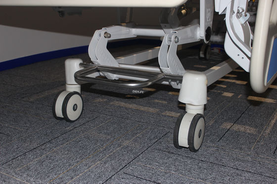 เหล็กแผ่นรีดเย็น 85in เตียงโรงพยาบาลไฟฟ้าสำหรับใช้ในบ้าน W105 สีขาวพร้อมห้องน้ำ